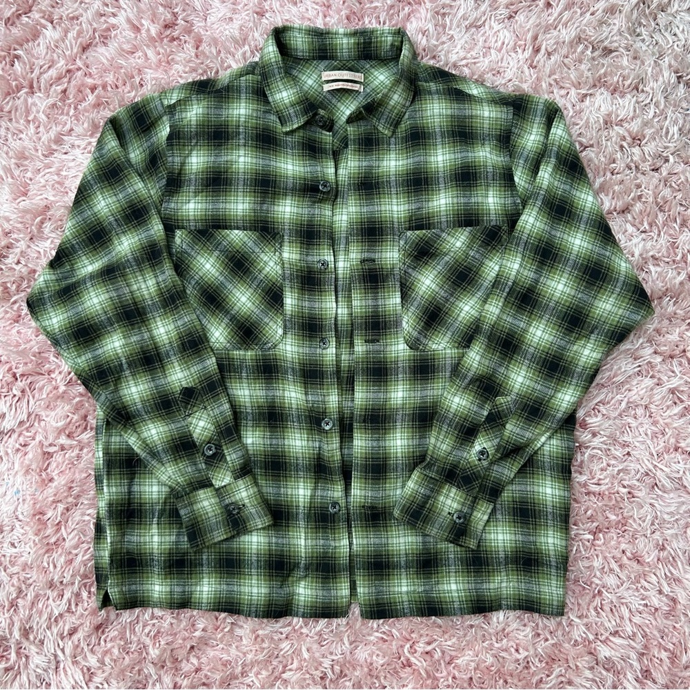 urban outfitters oversized green plaid flannel, size small, chest pockets
